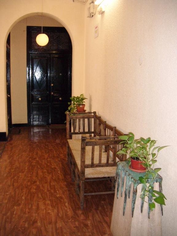 pasillo-hostal-puerta-del-sol-madrid.jpg