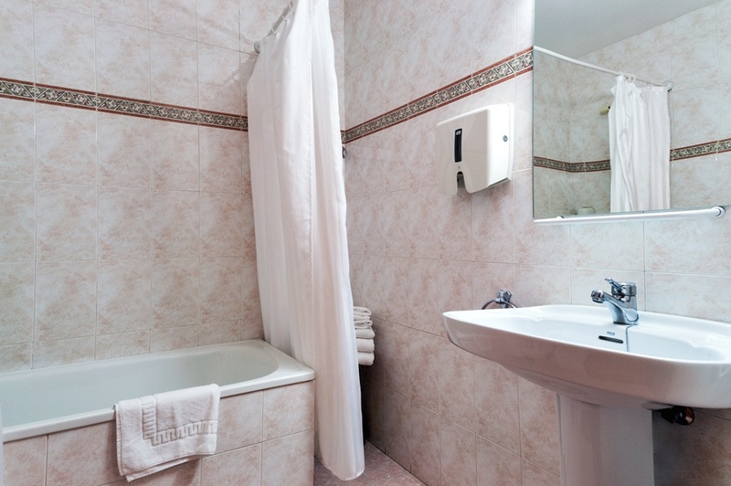 Imagen de alojamiento Hotel Esquirol Imagen de alojamiento Hotel Esquirol