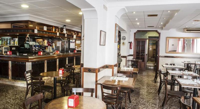 Imagen de alojamiento Hostal Restaurante La Isla S.L. Imagen de alojamiento Hostal Restaurante La Isla S.L.