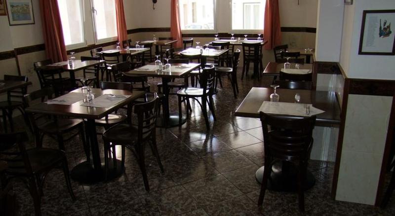 Imagen de alojamiento Hostal Restaurante La Isla S.L. Imagen de alojamiento Hostal Restaurante La Isla S.L.