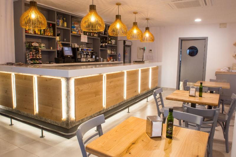Imagen de alojamiento Hostal Restaurante La Isla S.L. Imagen de alojamiento Hostal Restaurante La Isla S.L.