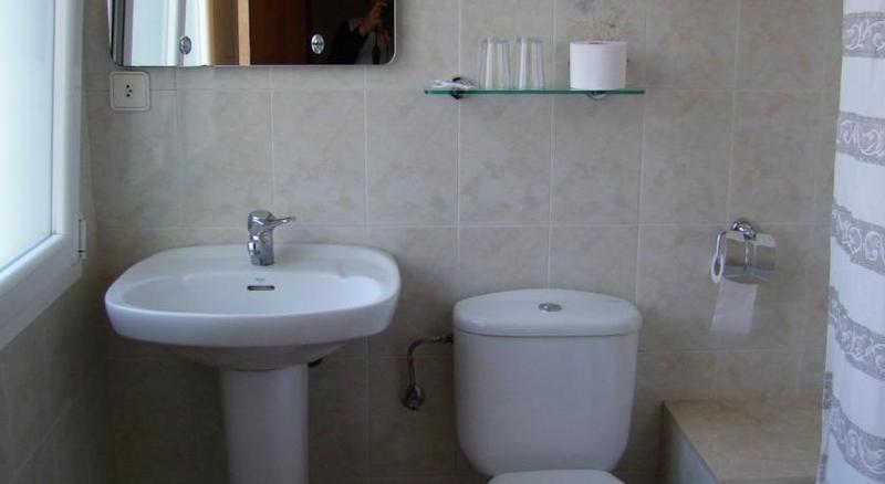 Imagen de alojamiento Hostal Restaurante La Isla S.L. Imagen de alojamiento Hostal Restaurante La Isla S.L.