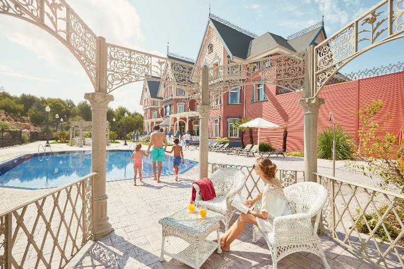 Imagen de alojamiento PORTAVENTURA HOTEL MANSIÓN DE LUCY Imagen de alojamiento PORTAVENTURA HOTEL MANSIÓN DE LUCY