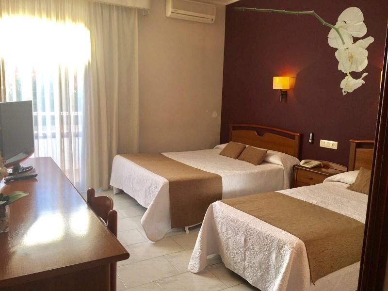 Imagen de alojamiento Hotel Llansola Imagen de alojamiento Hotel Llansola