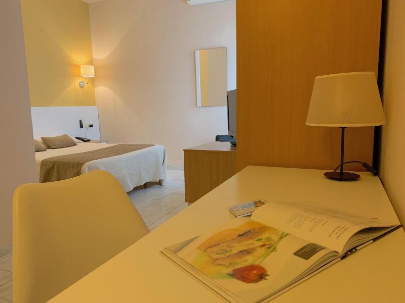 Imagen de alojamiento Hotel Llansola Imagen de alojamiento Hotel Llansola