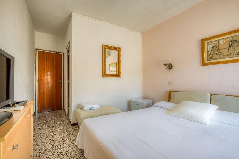 Imagen de alojamiento Hostal El Roser Imagen de alojamiento Hostal El Roser