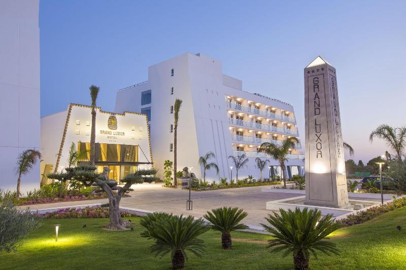 Imagen de alojamiento Grand Luxor Hotel - Terra Mitica Theme Park Ticket Imagen de alojamiento Grand Luxor Hotel - Terra Mitica Theme Park Ticket