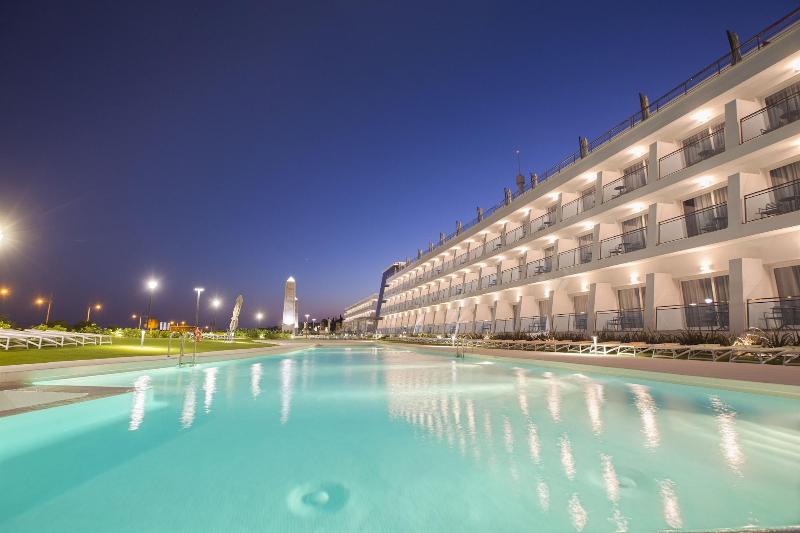 Imagen de alojamiento Grand Luxor Hotel - Terra Mitica Theme Park Ticket Imagen de alojamiento Grand Luxor Hotel - Terra Mitica Theme Park Ticket