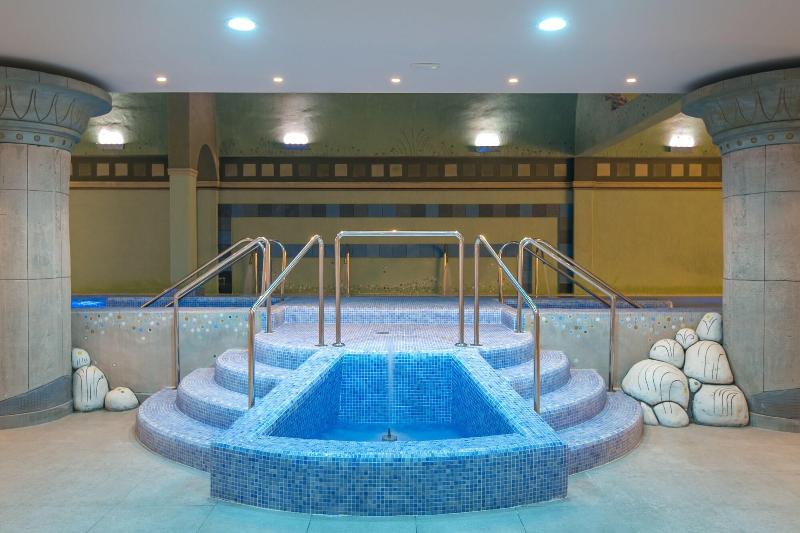 Imagen de alojamiento Grand Luxor Hotel - Terra Mitica Theme Park Ticket Imagen de alojamiento Grand Luxor Hotel - Terra Mitica Theme Park Ticket