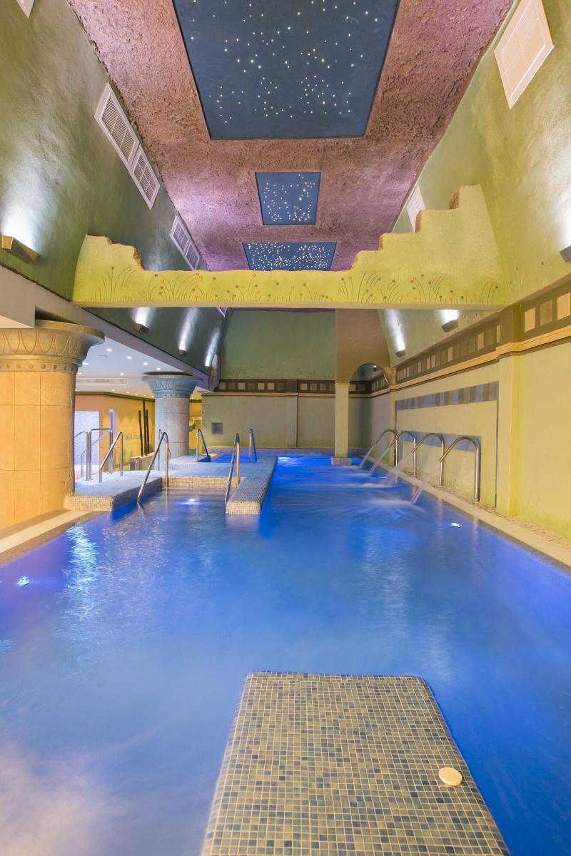 Imagen de alojamiento Grand Luxor Hotel - Terra Mitica Theme Park Ticket Imagen de alojamiento Grand Luxor Hotel - Terra Mitica Theme Park Ticket