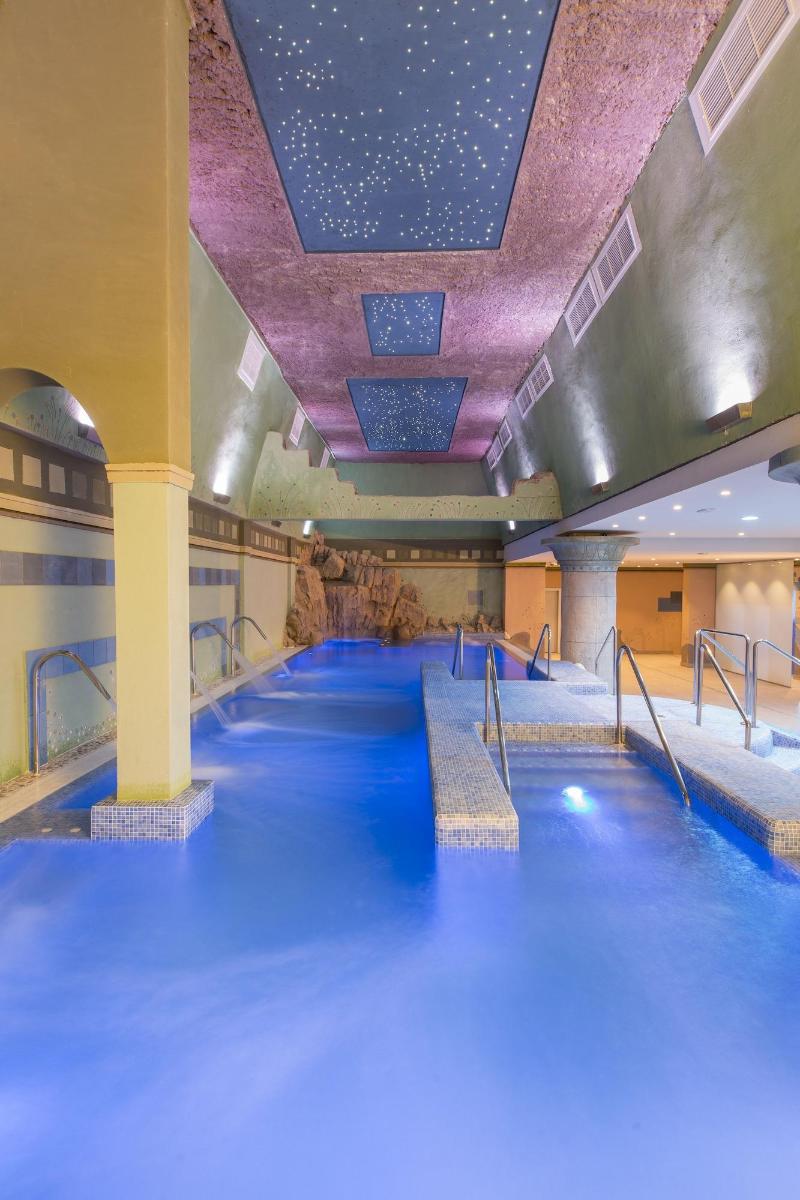 Imagen de alojamiento Grand Luxor Hotel - Terra Mitica Theme Park Ticket Imagen de alojamiento Grand Luxor Hotel - Terra Mitica Theme Park Ticket