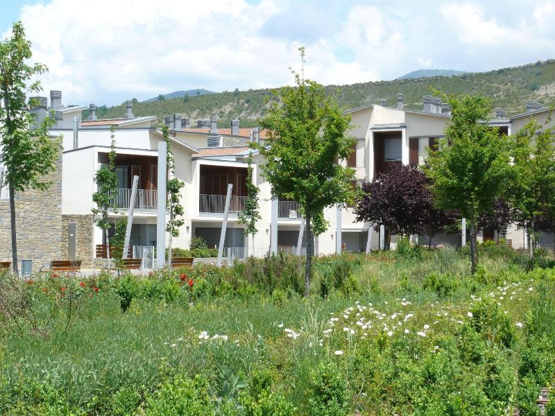 Imagen de alojamiento APARTMENTSUITESPAIN FORMIGAL ORDESA Jardín Imagen de alojamiento APARTMENTSUITESPAIN FORMIGAL ORDESA Jardín