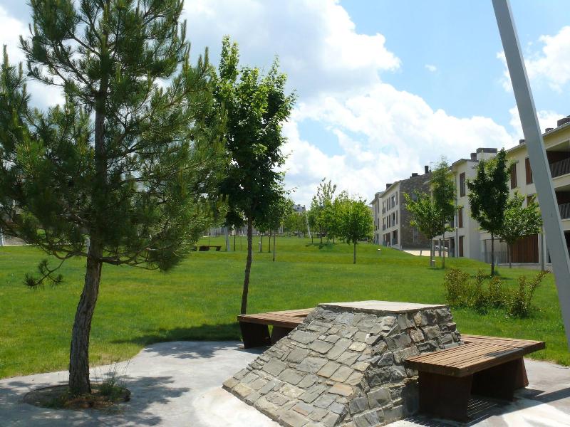 Imagen de alojamiento APARTMENTSUITESPAIN FORMIGAL ORDESA Jardín Imagen de alojamiento APARTMENTSUITESPAIN FORMIGAL ORDESA Jardín