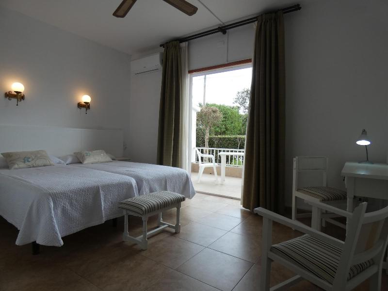 Imagen de alojamiento Hostal Port Fornells - Adults Only Imagen de alojamiento Hostal Port Fornells - Adults Only