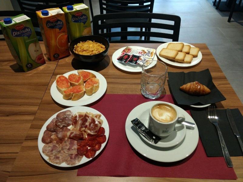 Imagen de alojamiento Hostal Universitat Cervera Imagen de alojamiento Hostal Universitat Cervera