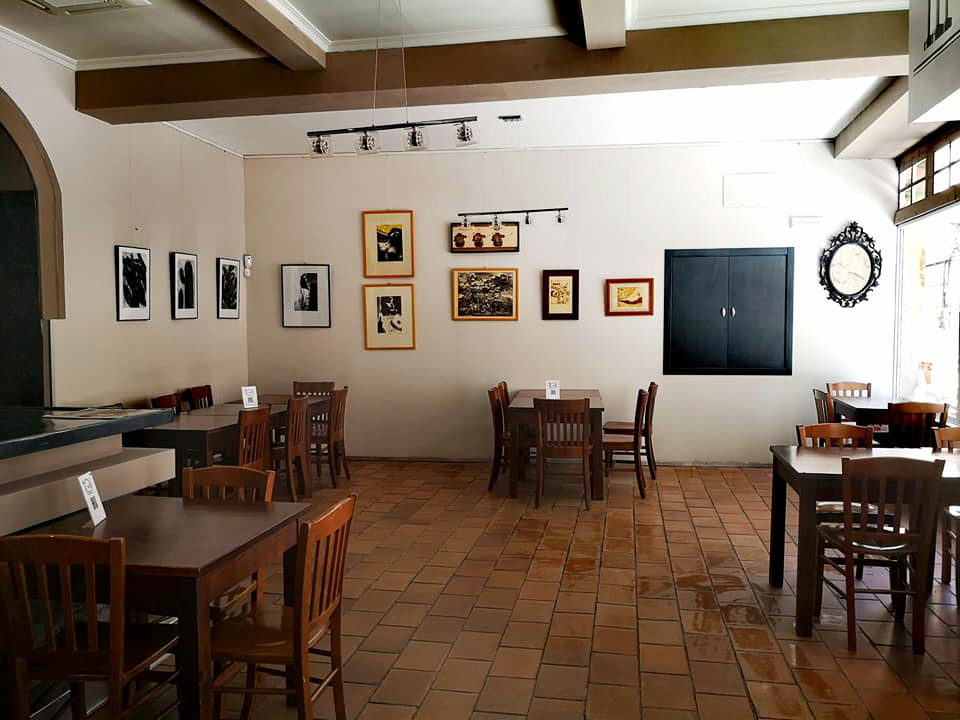 Deliciosas migas y tapas extremeñas junto a la Plaza Mayor de Cáceres con servicio de cocina non-stop.