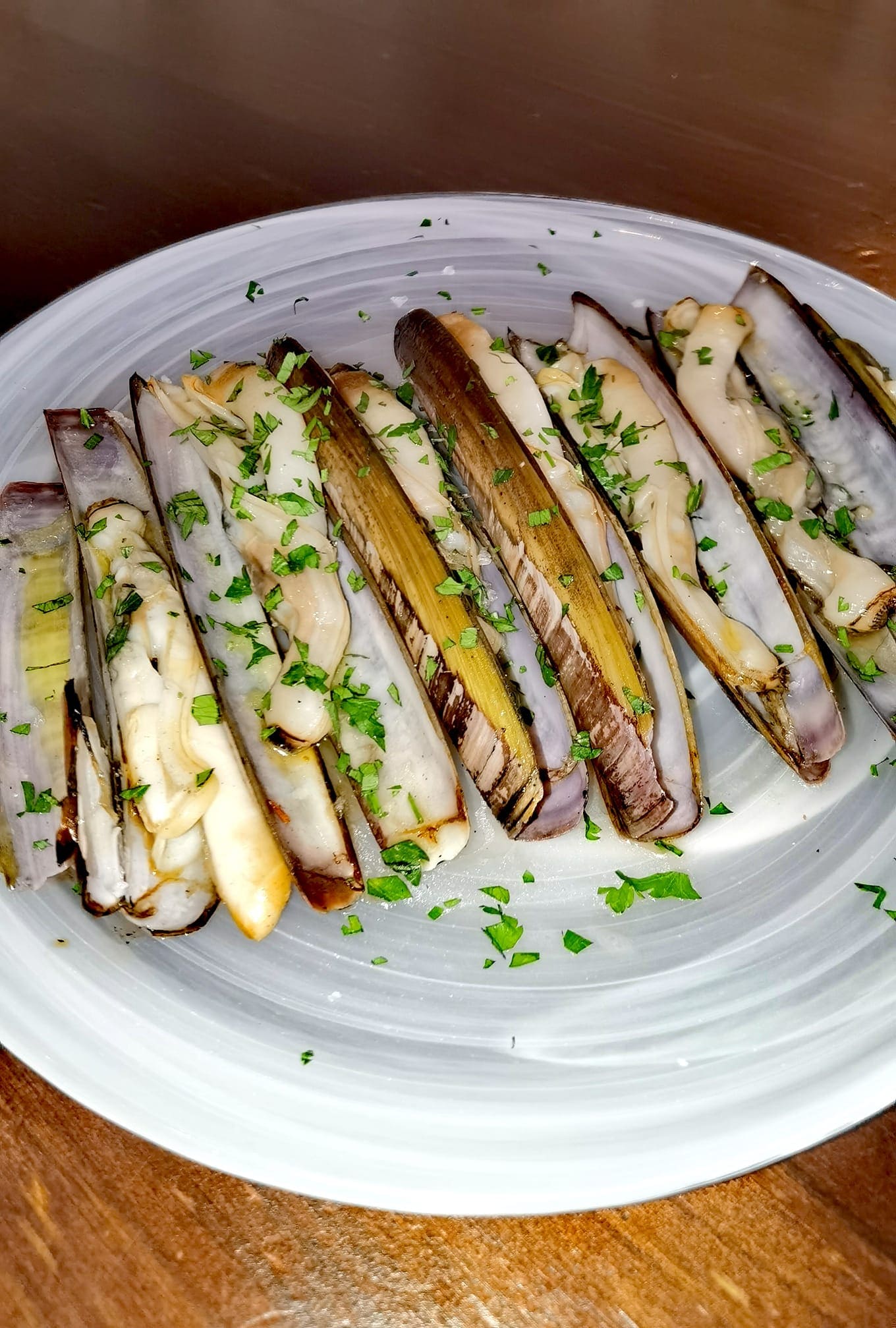 Deliciosas migas y tapas extremeñas junto a la Plaza Mayor de Cáceres con servicio de cocina non-stop.
