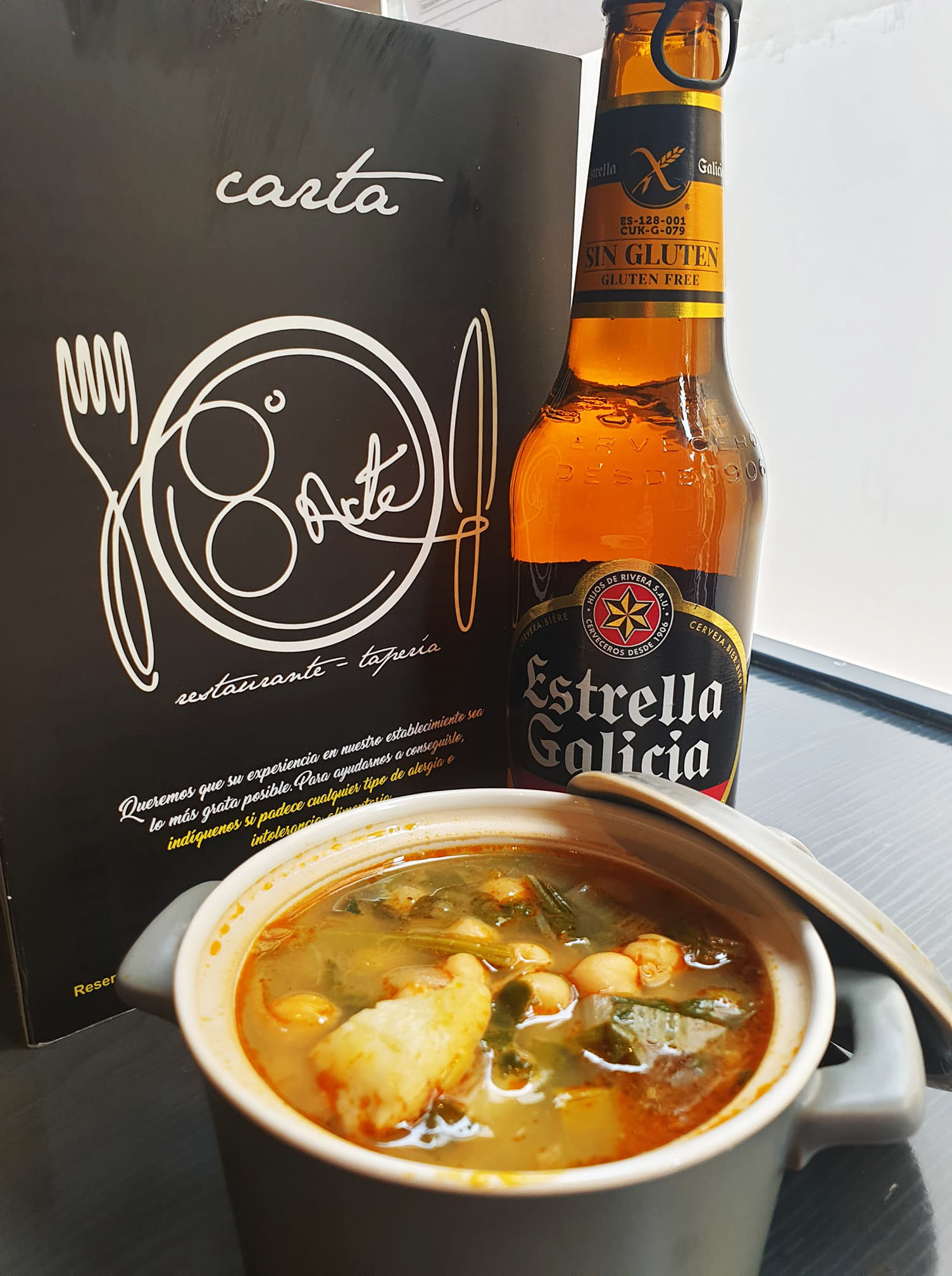 Deliciosas migas y tapas extremeñas junto a la Plaza Mayor de Cáceres con servicio de cocina non-stop.