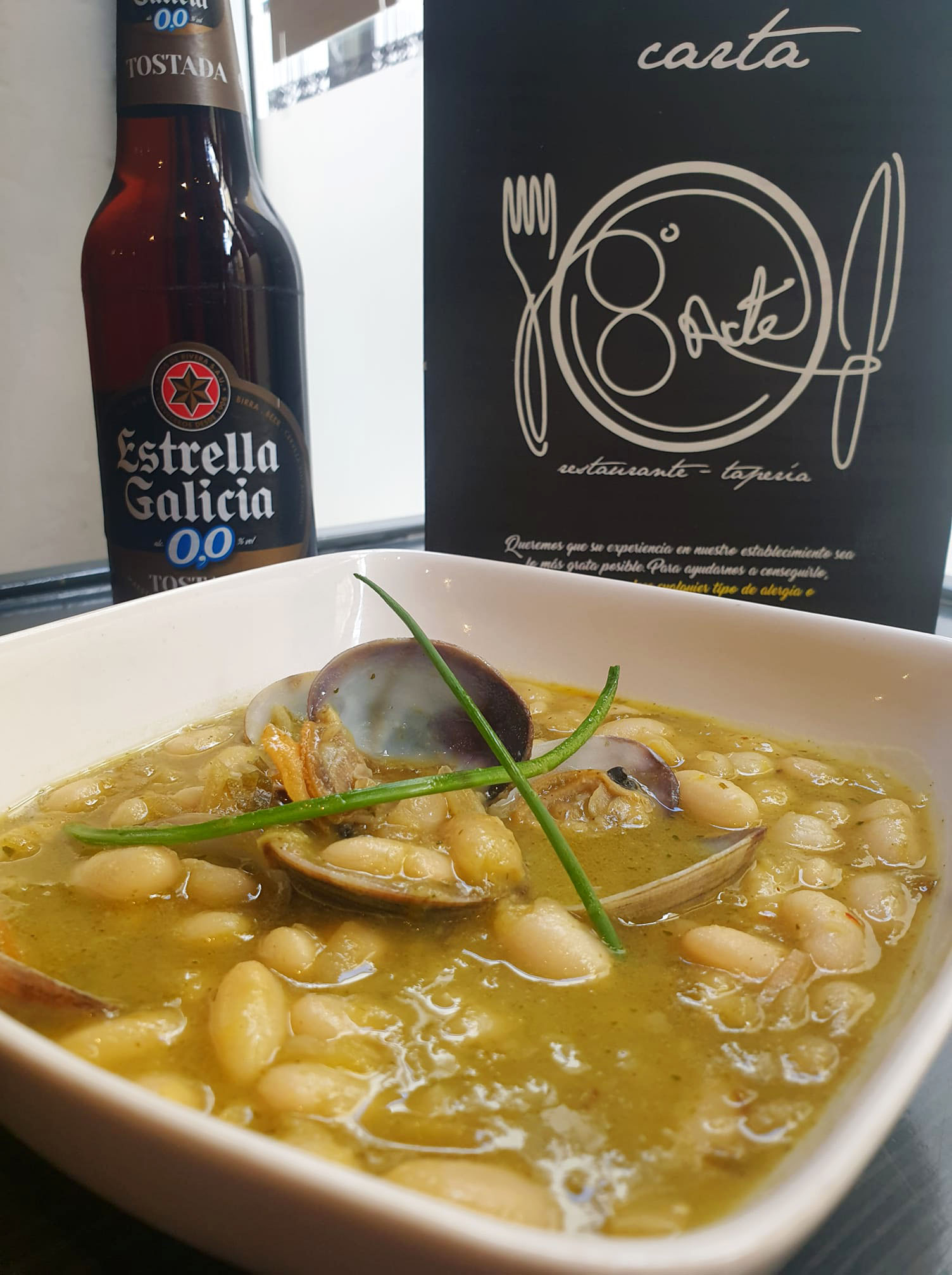 Deliciosas migas y tapas extremeñas junto a la Plaza Mayor de Cáceres con servicio de cocina non-stop.