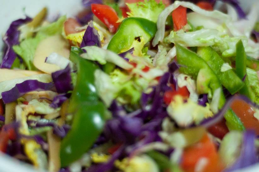 ensalada-verduras-pimiento-verde-rojo-lechuga-cebolla-restaurante-alessandra-ponferrada-castilla-leon.jpg