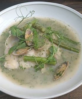 Restaurante sidrería de cocina navarra situado en la frontera con Francia y a 20 minutos de Roncesvalles.