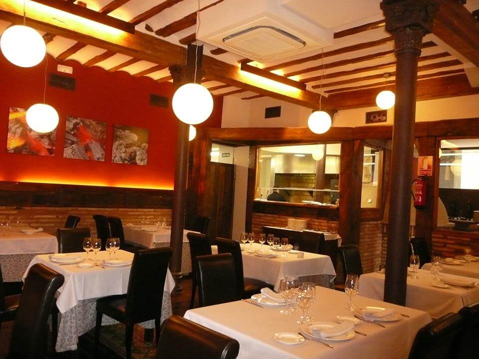  Restaurante en pleno centro histórico de Logroño donde combina la cocina tradicional con las propuestas más actuales.                                  