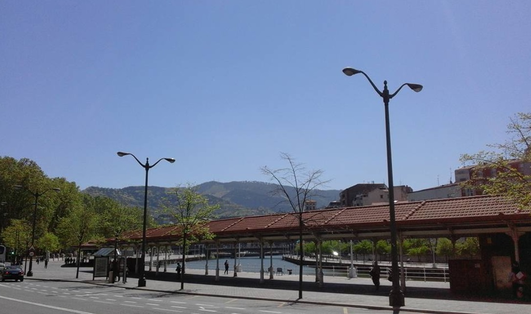 Restaurante de fusión vasco andaluza en el centro de Bilbao junto al ayuntamiento y Casco Viejo.                  