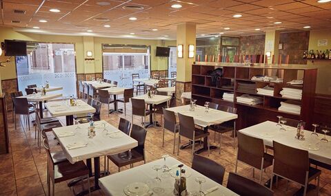 Cocina mediterránea en el mismo Puerto de Mazarrón, los mejores arroces con vistas a la playa.