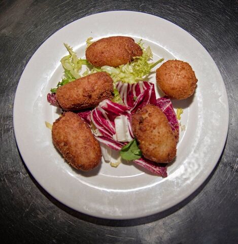 Cocina mediterránea en el mismo Puerto de Mazarrón, los mejores arroces con vistas a la playa.