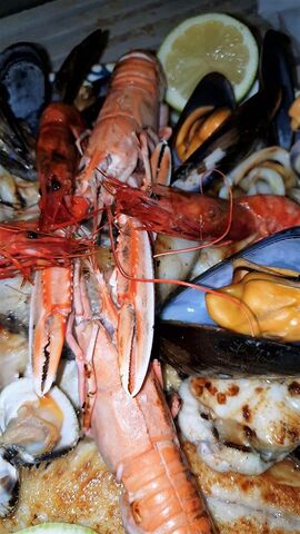 Cocina mediterránea en el mismo Puerto de Mazarrón, los mejores arroces con vistas a la playa.