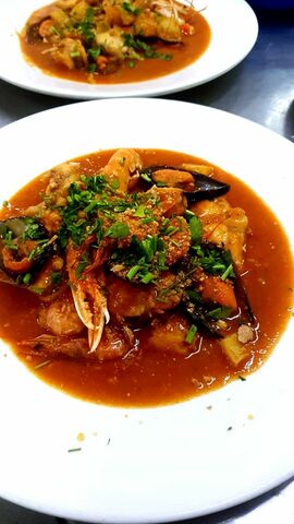 Cocina mediterránea en el mismo Puerto de Mazarrón, los mejores arroces con vistas a la playa.