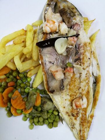 lecha-a-la-espalda-con-guarnicion-restaurante-avenida-puerto-de-mazarron.jpg