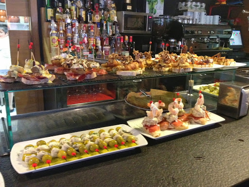 surtido-pinchos-barra-restaurante-batzoki-basauri.jpg