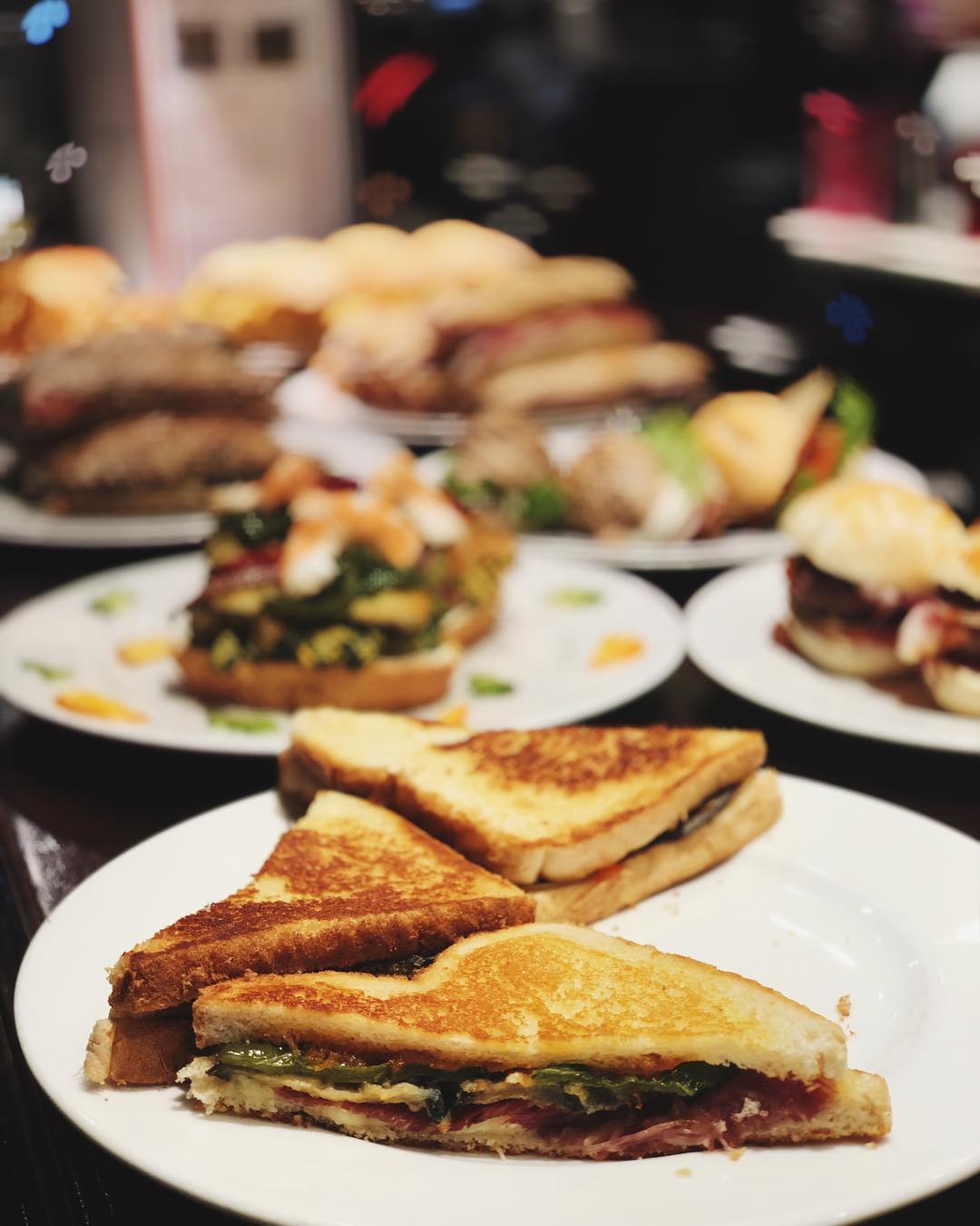Restaurante especializado en pintxos, platos combinados, hamburguesas y ensaladas en pleno centro de Donostia.         