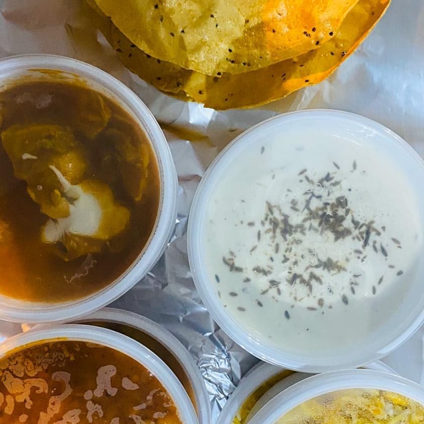 Menús de comida India, Italiana y Continental en el centro de Sabadell, con servicio de takeaway y terraza