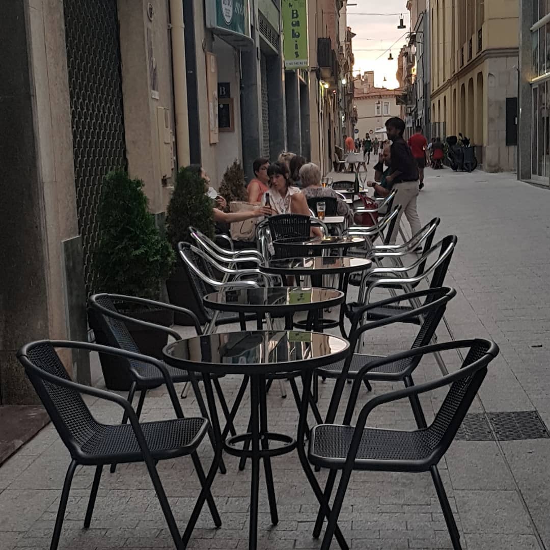 Menús de comida India, Italiana y Continental en el centro de Sabadell, con servicio de takeaway y terraza