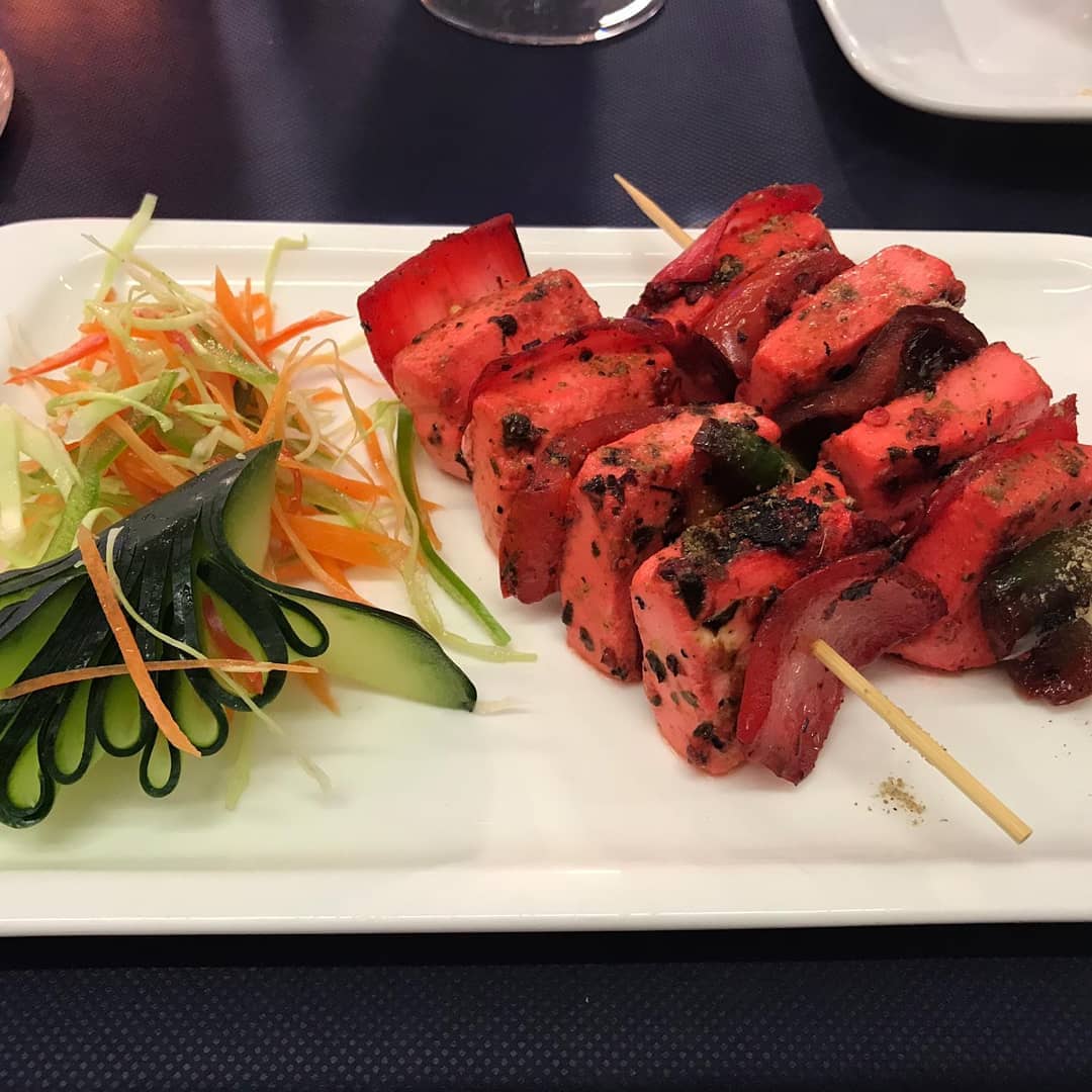 Menús de comida India, Italiana y Continental en el centro de Sabadell, con servicio de takeaway y terraza