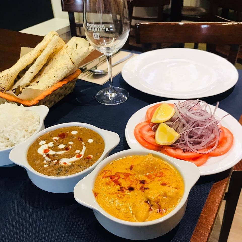 Menús de comida India, Italiana y Continental en el centro de Sabadell, con servicio de takeaway y terraza