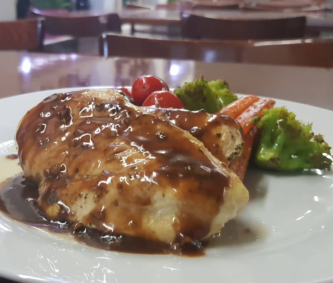 Menús de comida India, Italiana y Continental en el centro de Sabadell, con servicio de takeaway y terraza