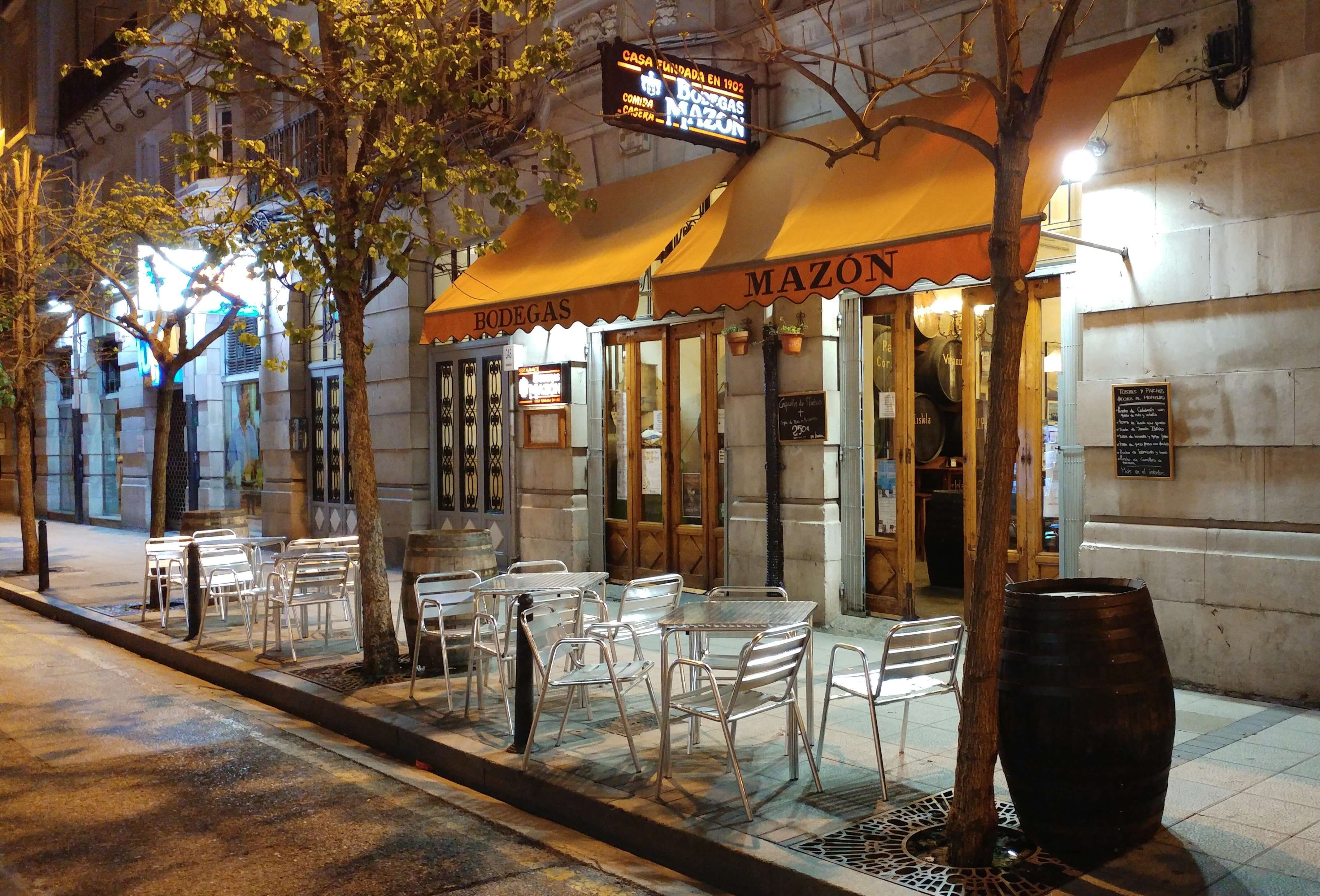 Bodega-restaurante especializada en comida casera en Puertochico de Santander.                                  