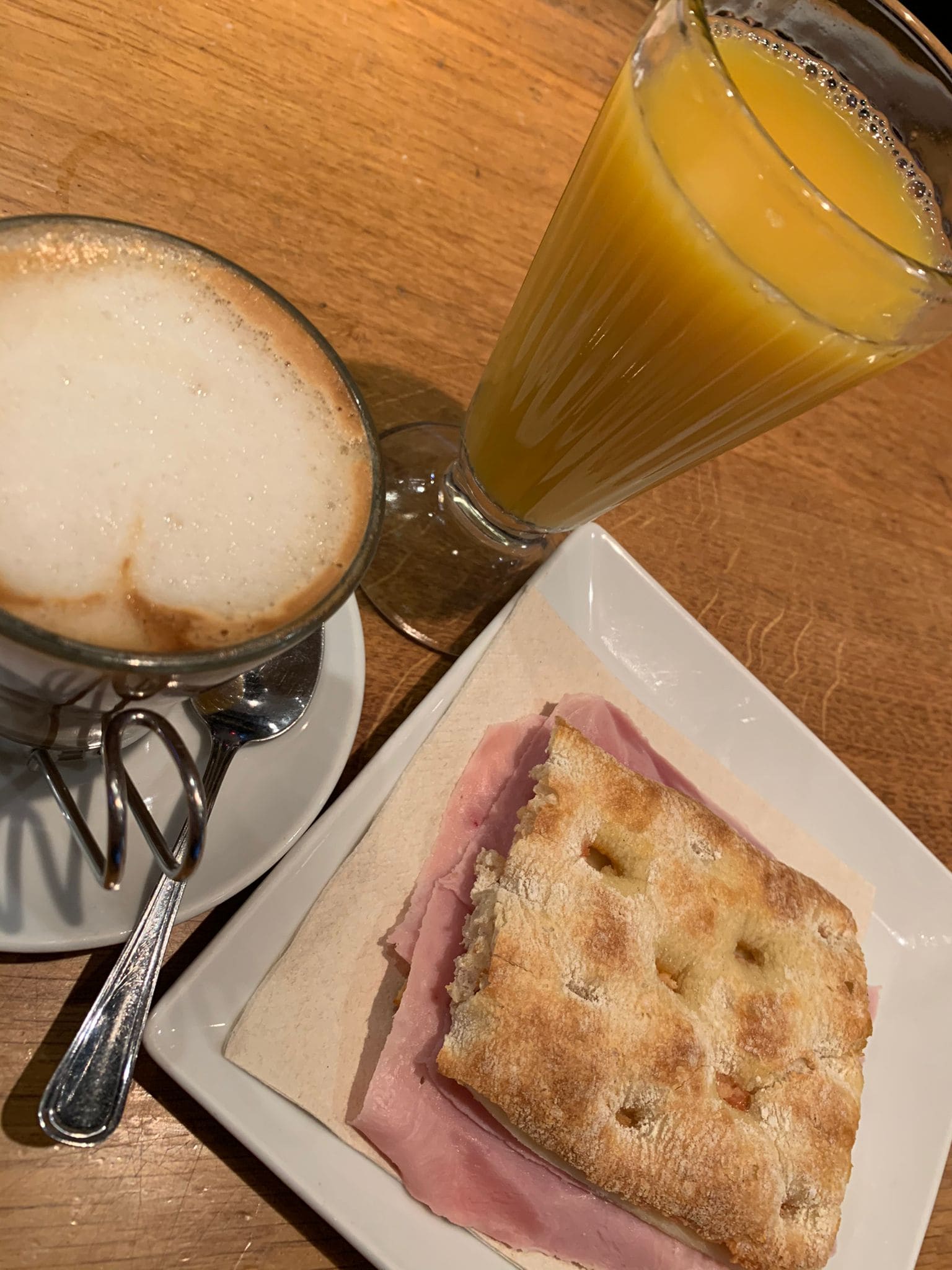 Deliciosos desayunos a buen precio en el centro Lloret del Mar a tan solo 3 minutos de la playa.