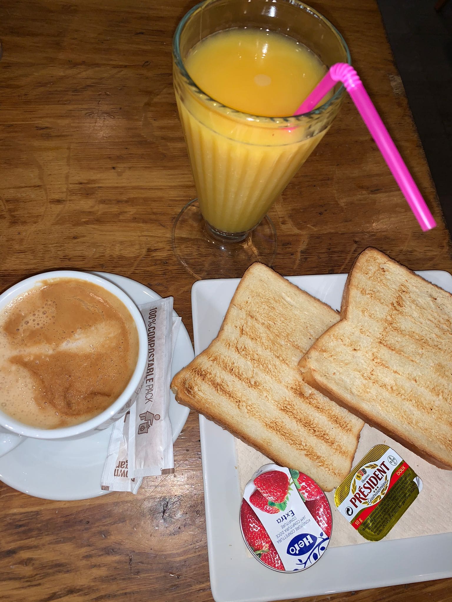 Deliciosos desayunos a buen precio en el centro Lloret del Mar a tan solo 3 minutos de la playa.