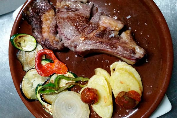 Restaurante en pleno centro de Lorca en el casco antiguo, con una cocina Lorquina casera y tradicional.