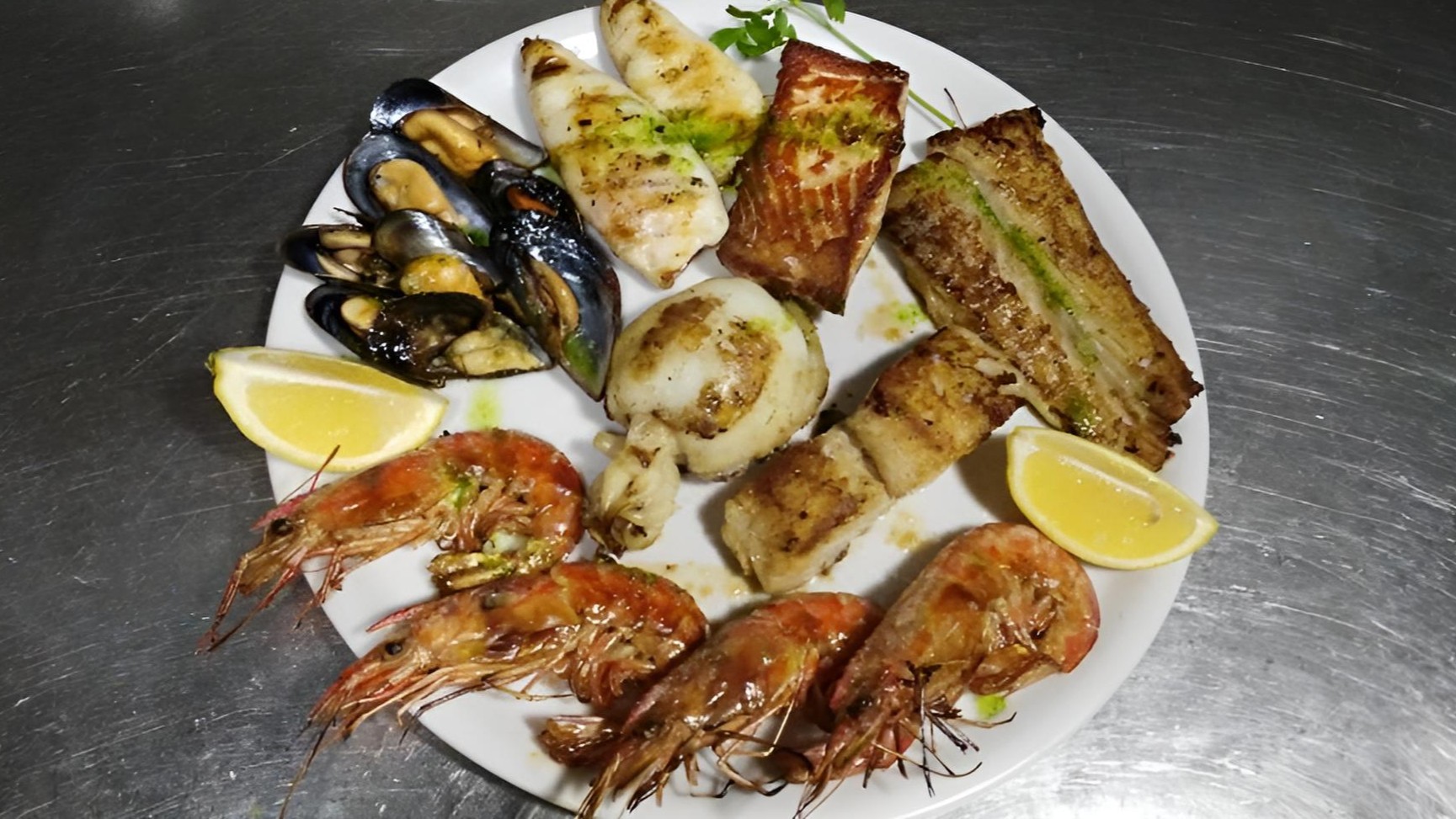 Restaurante en pleno corazón del barrio gótico de Barcelona, especializado en paellas.