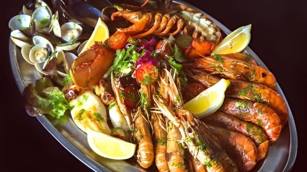 Restaurante en pleno corazón del barrio gótico de Barcelona, especializado en paellas.