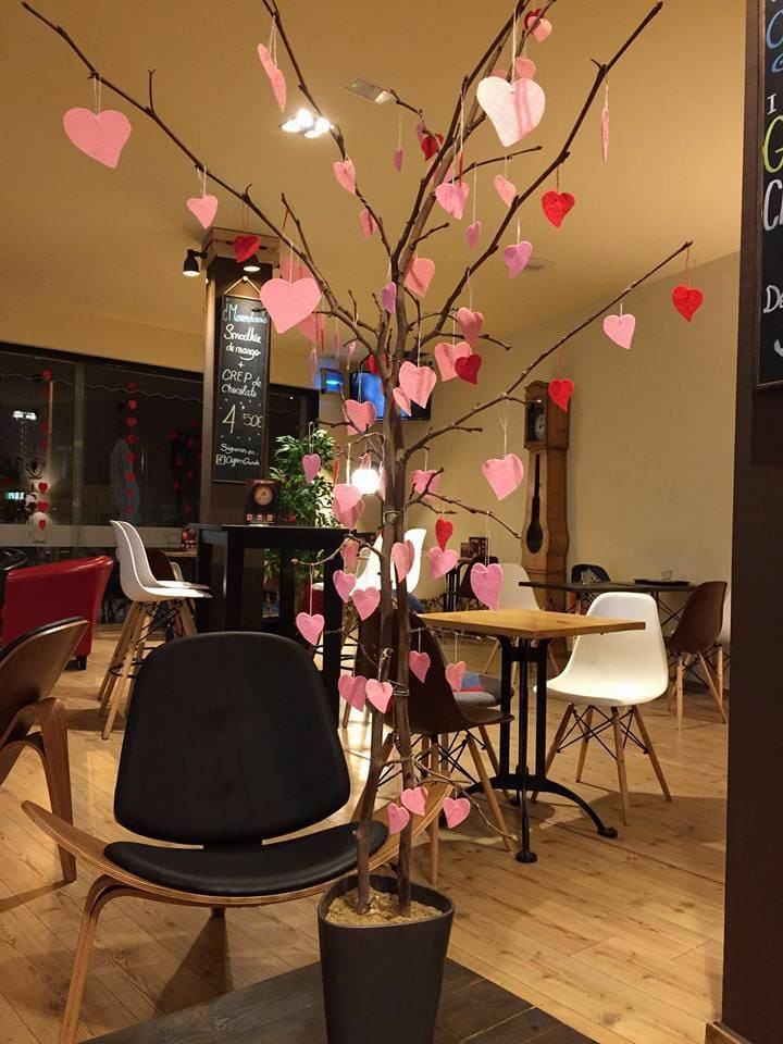 Desayunos variados en local moderno y agradable donde poder disfrutarlos en su terraza ideal para ir en pareja o con amigos.