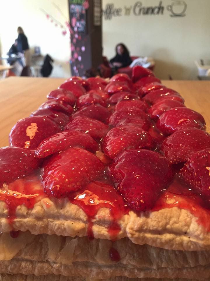 Desayunos variados en local moderno y agradable donde poder disfrutarlos en su terraza ideal para ir en pareja o con amigos.