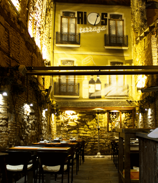 Restaurante de cocina clásica con arroces y pescados al horno como novedosa en pleno casco viejo de Logroño.           