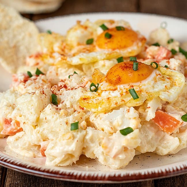 ensaladilla-rusa-con-huevo.jpg