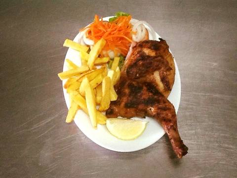 Restaurante ideal para grupos, celebraciones y eventos, con platos típicos canarios y carnes a la brasa espectaculares.
